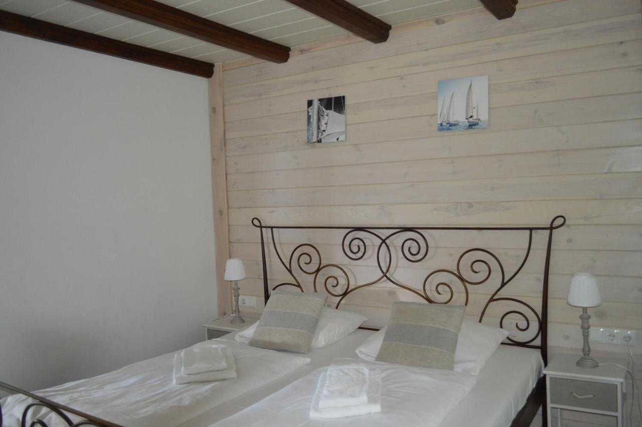 Jaeger Guesthouse อันเนนไฮม์ ภายนอก รูปภาพ