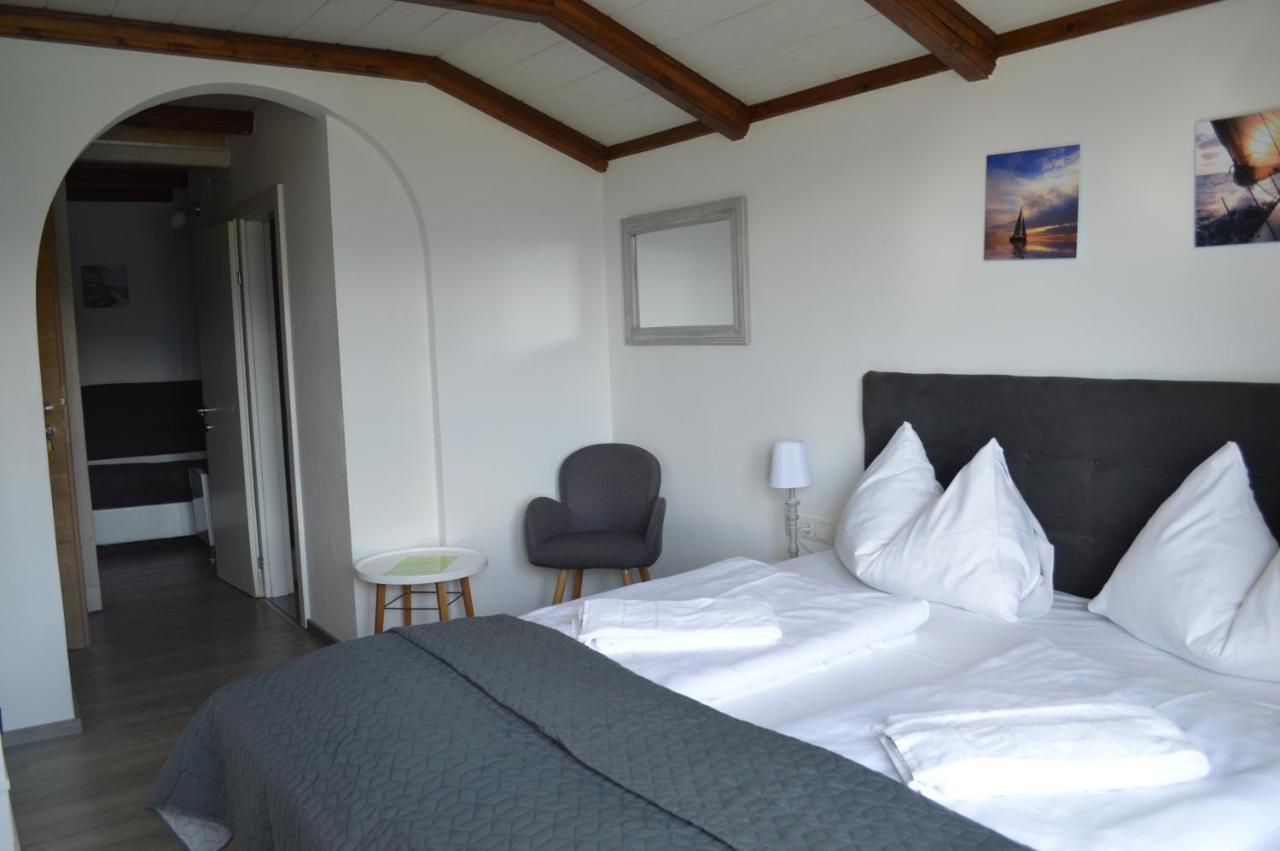 Jaeger Guesthouse อันเนนไฮม์ ภายนอก รูปภาพ