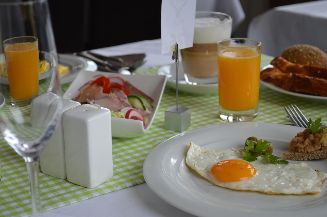 Jaeger Guesthouse อันเนนไฮม์ ภายนอก รูปภาพ